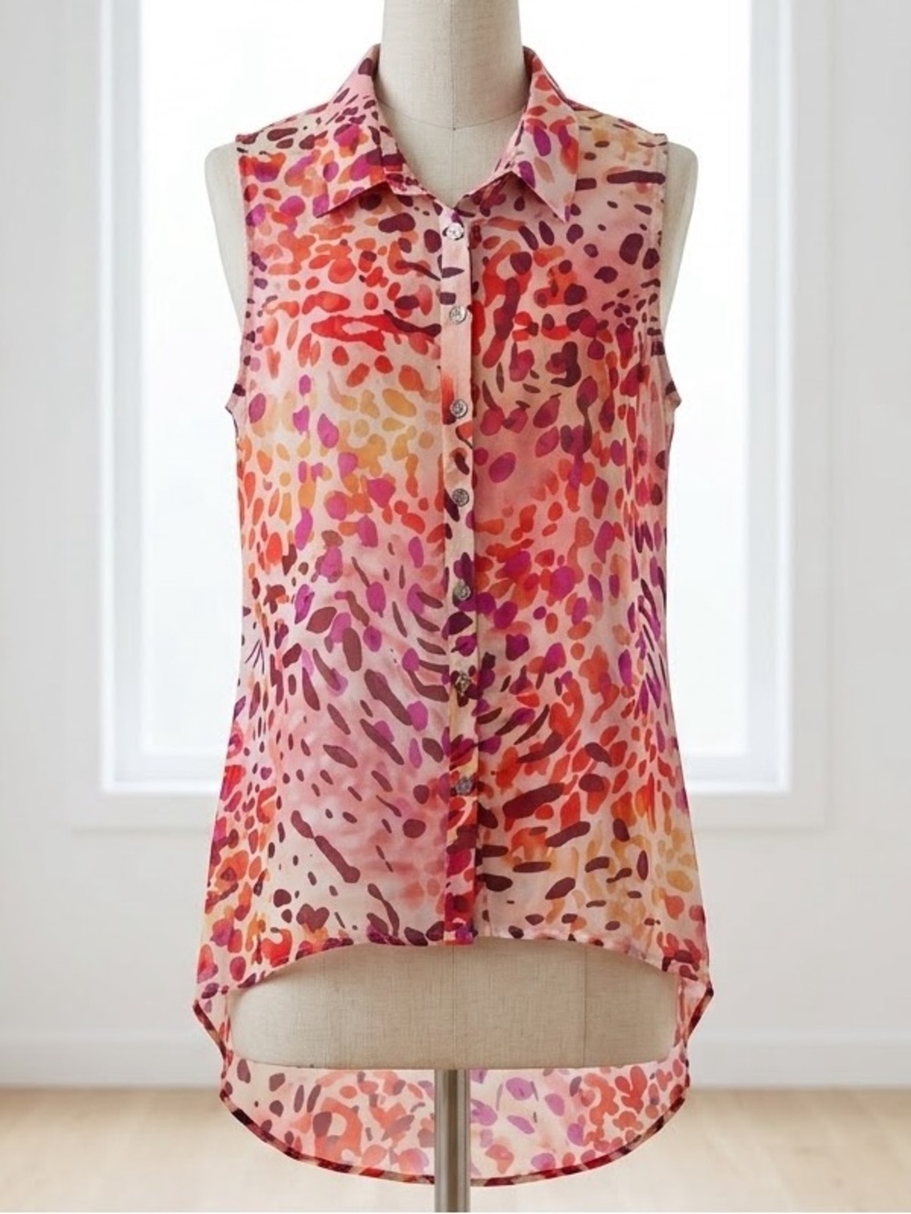 Guess| Sleeveless Collared Button-Front Blouse in Pink & Orange Multi-Print Sz S